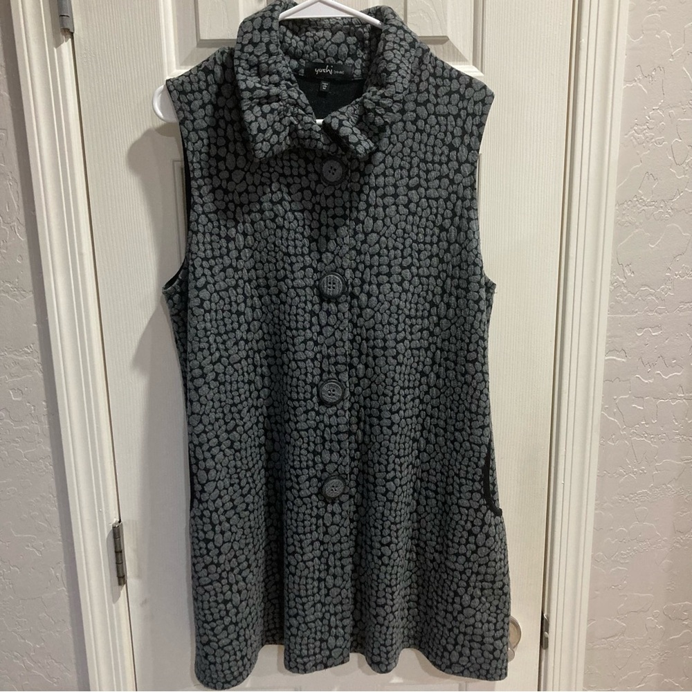 Yushi Black and Gray Spotted Patterned Button Front Tunic Vest Size M